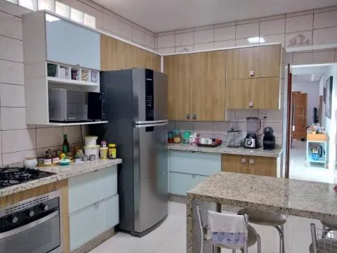 Imagem VENDA DE SOBRADO NO JARDIM VIA DUTRA, EM ARUJÁ/SP, 58m² com 3 quartos, suíte, cozinha com armários, varanda com churrasqueira e 02 vagas. CONSULTE-NOS