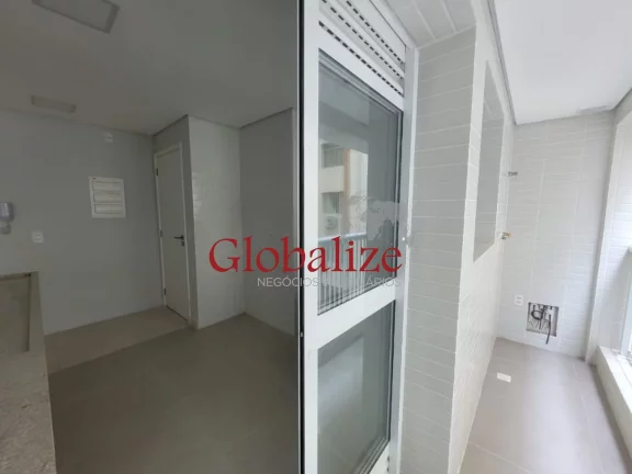 Imagem Apartamento à venda com 82m², 2 suites, varanda com Grill, piscina, vaga demarcada por R$875.000,00 na Ponta da Praia em Santos