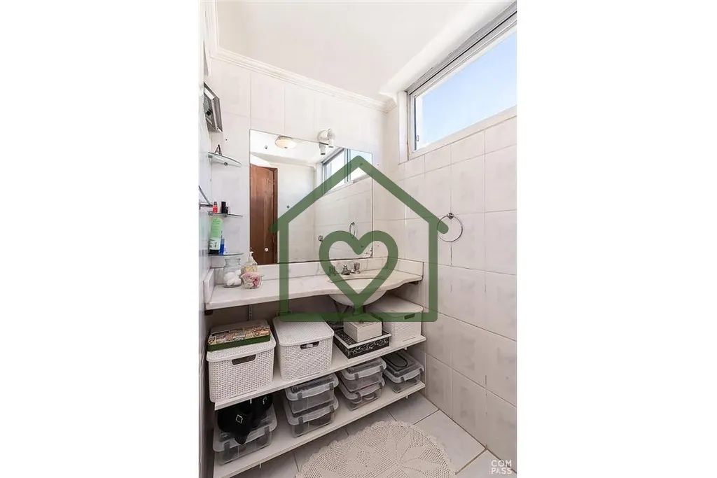 Imagem Apartamento com 82m² privativos, 2 dormitórios, sendo um deles uma suíte, dependência de emprega...