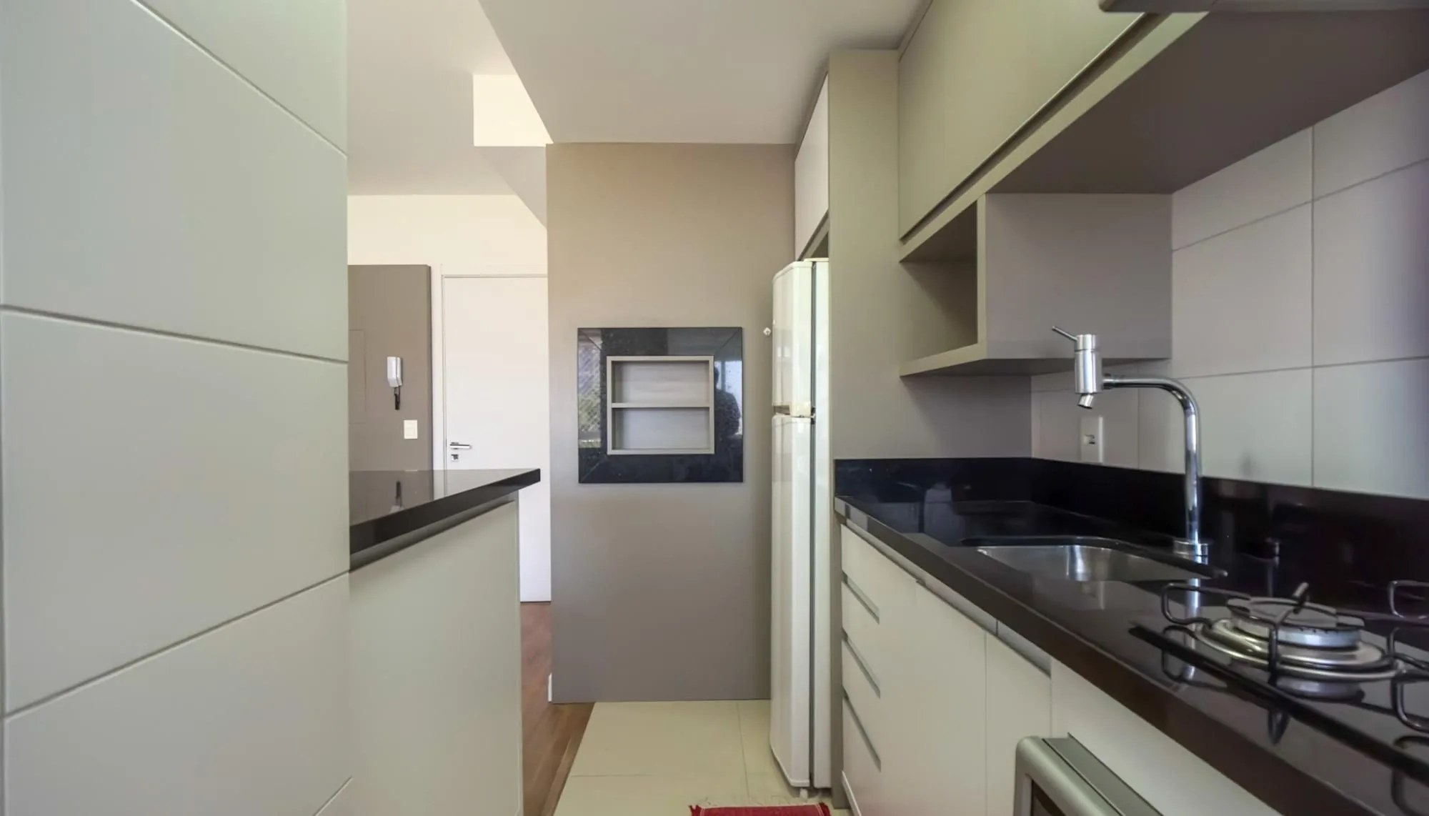 Imagem Excelente apartamento 2 dormitorios semi mobiliado localizado na cidade baixa