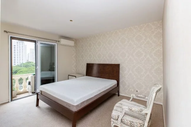 Imagem Apartamento à Venda Em Moema Com 4 Dormitórios Sendo 1 Suíte e 3 Vagas - 1 Por Andar