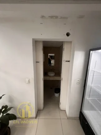 Imagem Galpão com 750 m² de área construida, em terreno de 600 m², atualmente servindo para operação ...