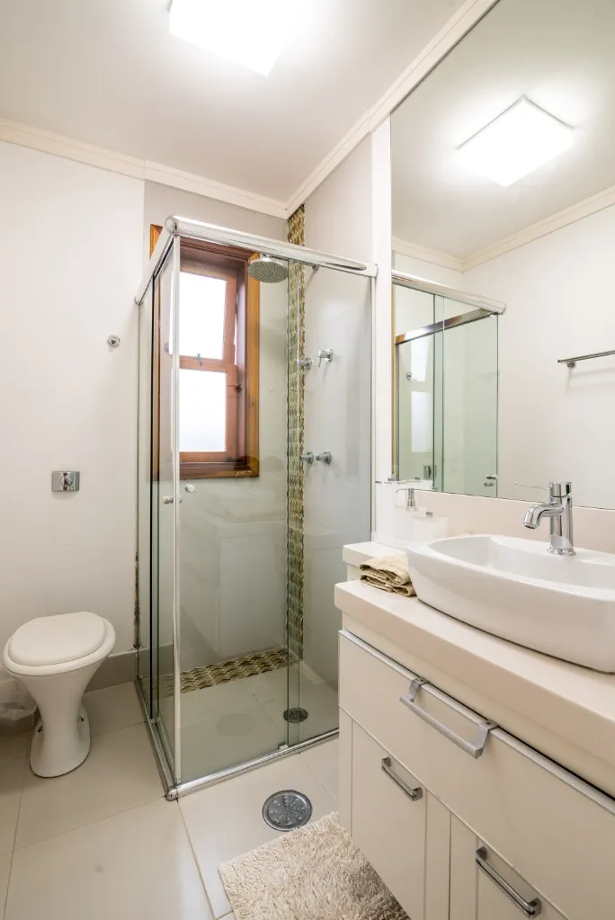 Imagem Luxuosa casa em condomínio à venda em Campos do Jordão-SP, Jardim Andirá: 4 quartos, 2 suítes, 4 banheiros, 3 vagas, 400m²!