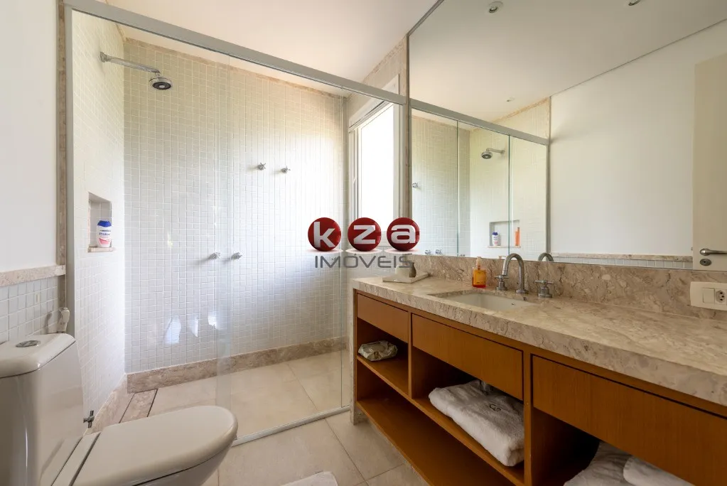 Imagem Luxuosa mansão de 5 suítes a venda no Condomínio Terras de São José II, Itu-SP: 4.300m de terreno, 8 vagas e 926m² de puro requinte!