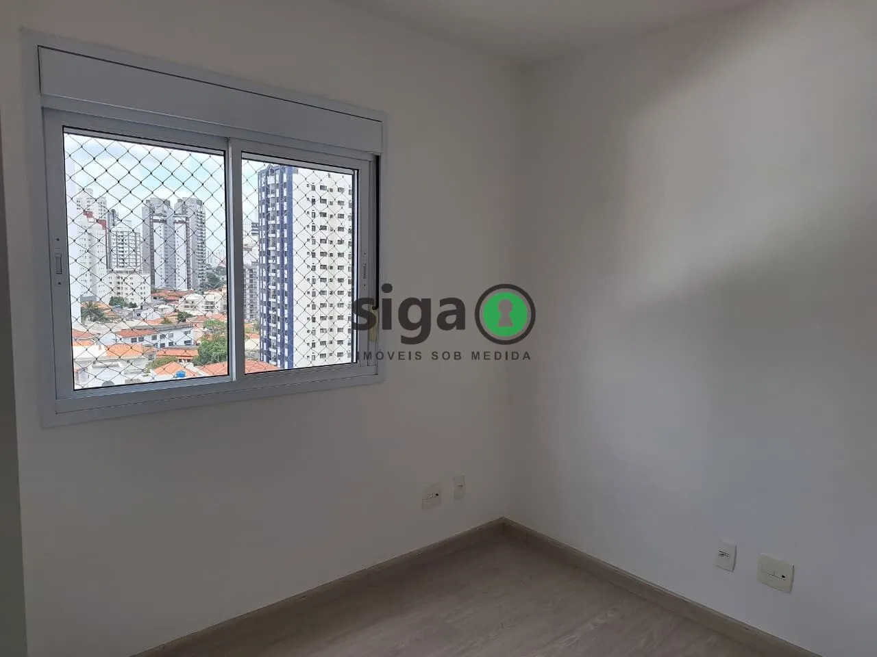 Imagem Apartamento reformado 2 Dormitórios com Suíte, Varanda e Vaga
