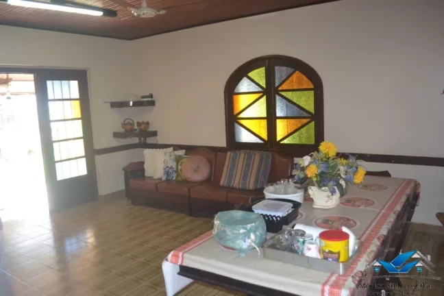Imagem Livre para Ano Novo, de 2023 Casa de esquina na Praia das Toninhas com 3 suites e Churrasqueira.