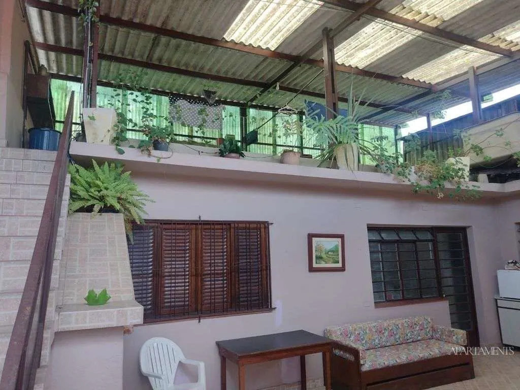 Imagem Casa com 250m2 com 2 vagas , edícula , quintal enorme e lavanderia