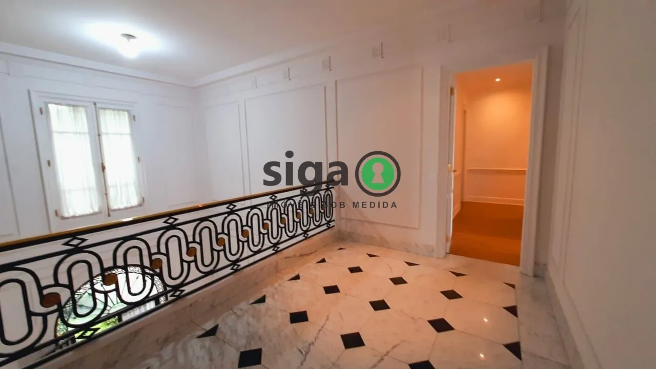 Imagem Elegante Mansão em Estilo Francês com Segurança Exclusiva no Coração do Morumbi