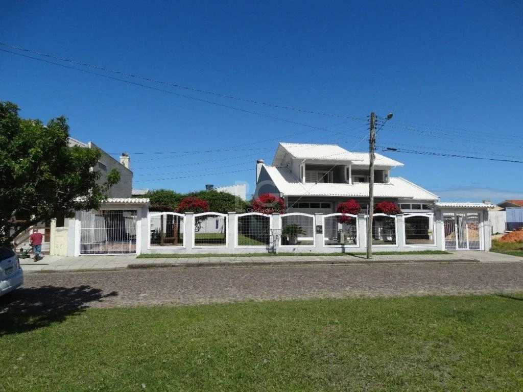 Imagem Casa para Venda 3 dormitórios 2 vagas - Capão Novo