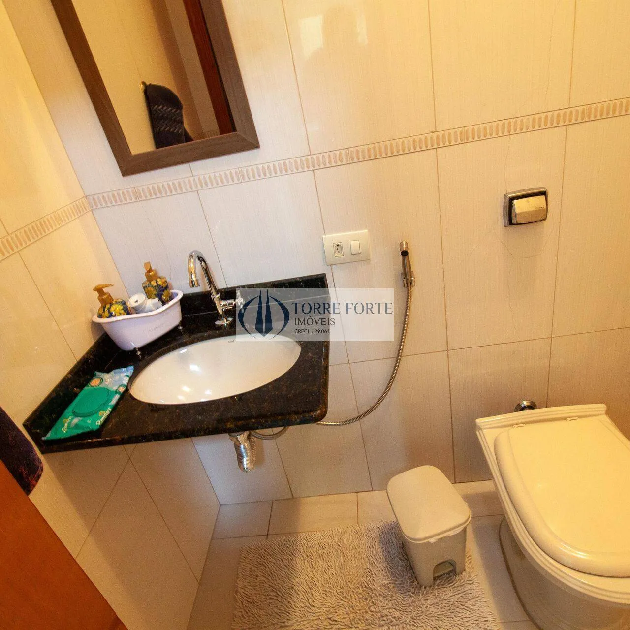 Imagem Linda casa com 3 suítes , churrasqueira, varanda , 2 vagas