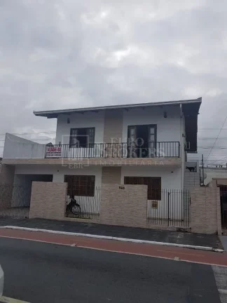 Imagem Excelente sobrado dividido em 3 apartamentos