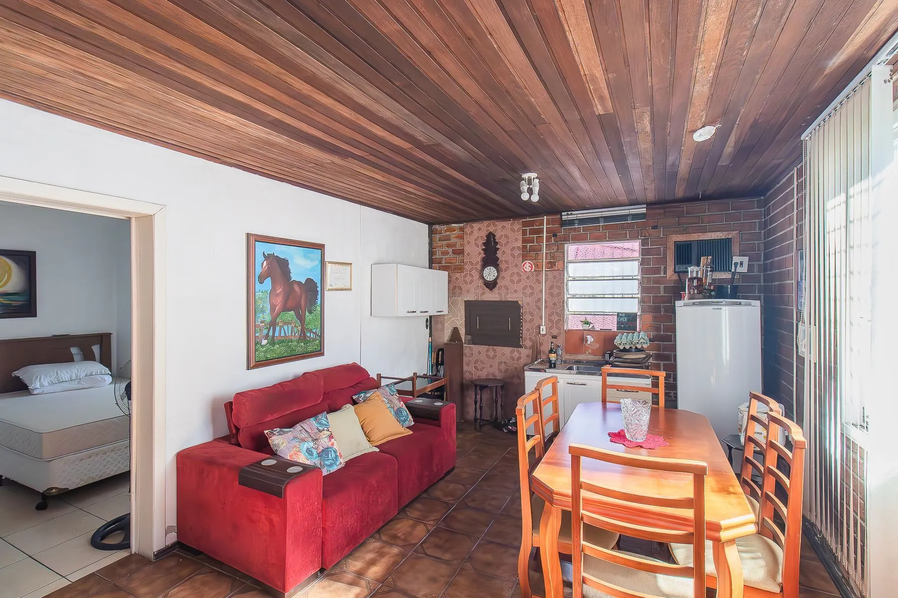Imagem Casa 3 dormitórios, 5 vagas.