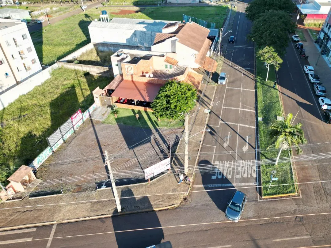 Imagem Terreno de esquina com sala comercial e apartamento, Bairro Fag, Cascavel - Venda