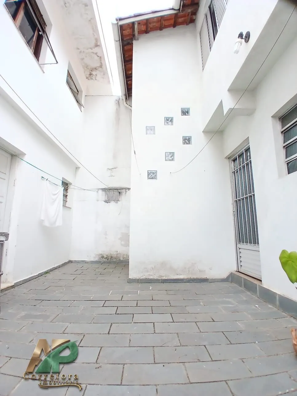 Imagem Casa à Venda em Santo Amaro: 3 Dorms (1 Suíte) + Edícula | Oportunidade Única!
