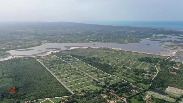 Imagem Terreno em Condomínio a Venda no bairro Centro - Cascavel, CE