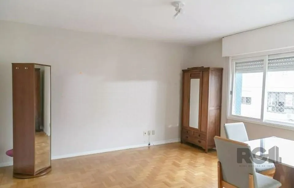 Imagem APARTAMENTO 3 DORMITÓRIOS COM GARAGEM NO BAIRRO FARROUPILHA EM PORTO ALEGRE
