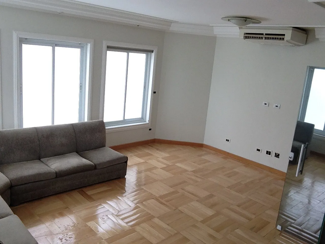 Imagem Luxuosa Casa no Condomínio Alphaville 1 Campinas para Locação - 5 Suítes, Piscina, Sauna e Jacuzzi