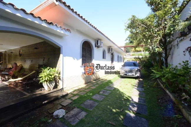 Imagem Casa com 6 dormitórios à venda, 259 m² por R$ 1.600.000 - Centro - Peruíbe/SP