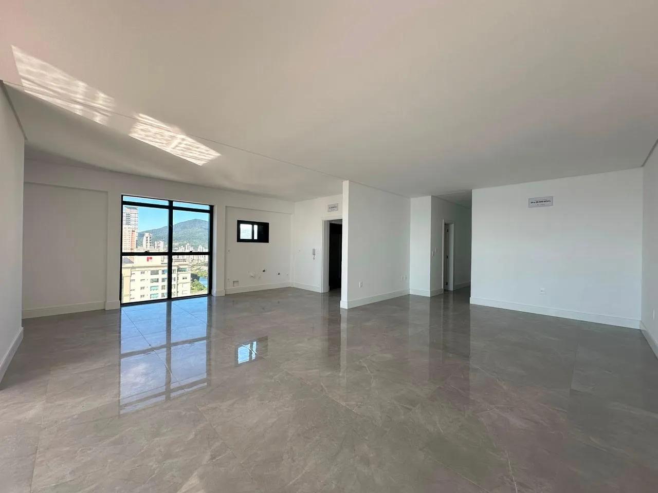 Imagem Apartamento à venda com 198m2 por R$ 5.500.000,00