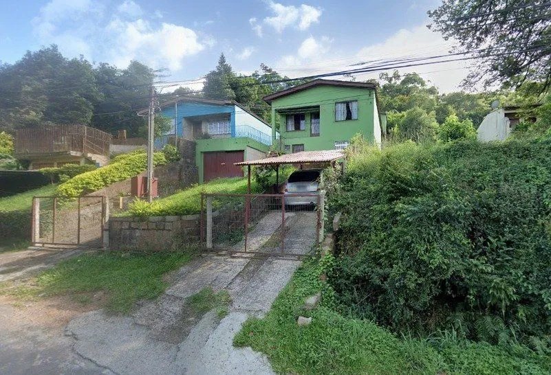 Imagem Casa 280m² - 5 dormitórios, 4 banheiros, 2 vagas no bairro Cascata