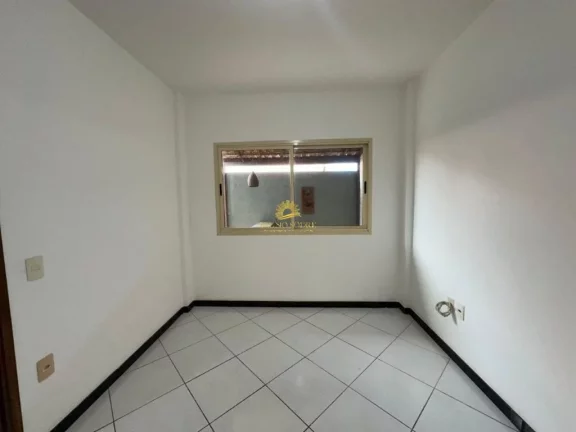 Imagem Descubra a tranquilidade e a conveniência de morar em uma casa duplex charmosa e completa em Guarap...