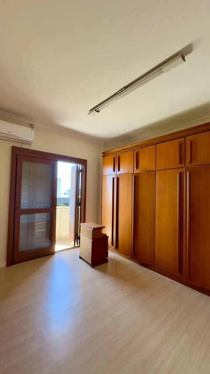 Imagem MÁFFER IMÓVEIS ALUGA Magnífico apartamento de 4 dormitórios - Auxiliadora | Porto Alegre Rua General Couto de Magalhães 2 vagas de garagem Vista espetacular para o Guaíba