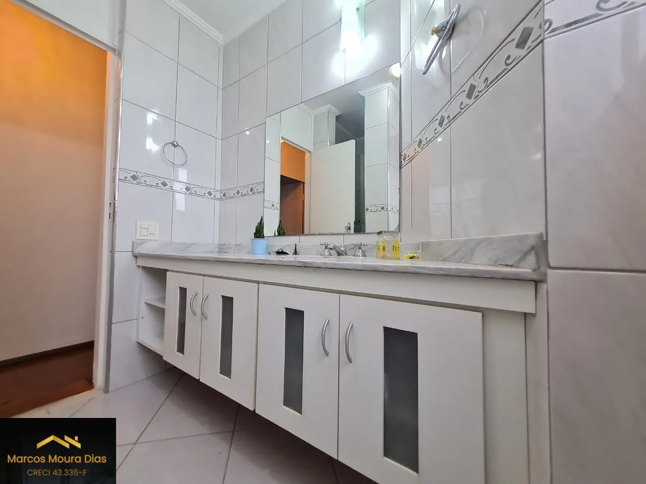 Imagem Apartamento em Perdizes, 03 Dormitórios( 1 suíte) 1 Vaga de Garagem e Dependência de Serviço. Edifício perto da PUC com Lazer e Portaria 24 hs