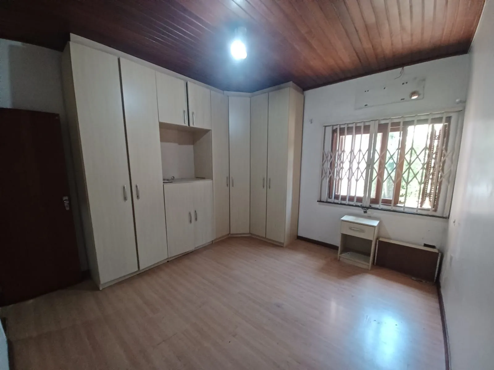 Imagem Casa de 3 quartos, suíte e patio no bairro Medianeira em POA