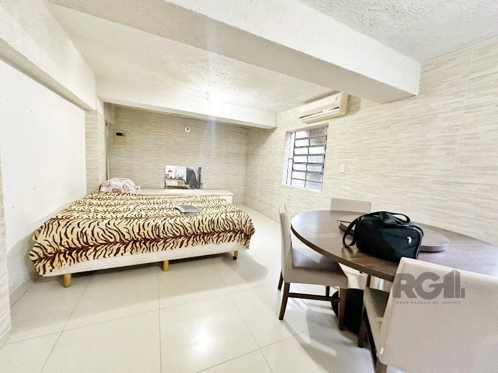 Imagem Casa comercial ou residencial com 14 vagas próxima á av. Teresópolis