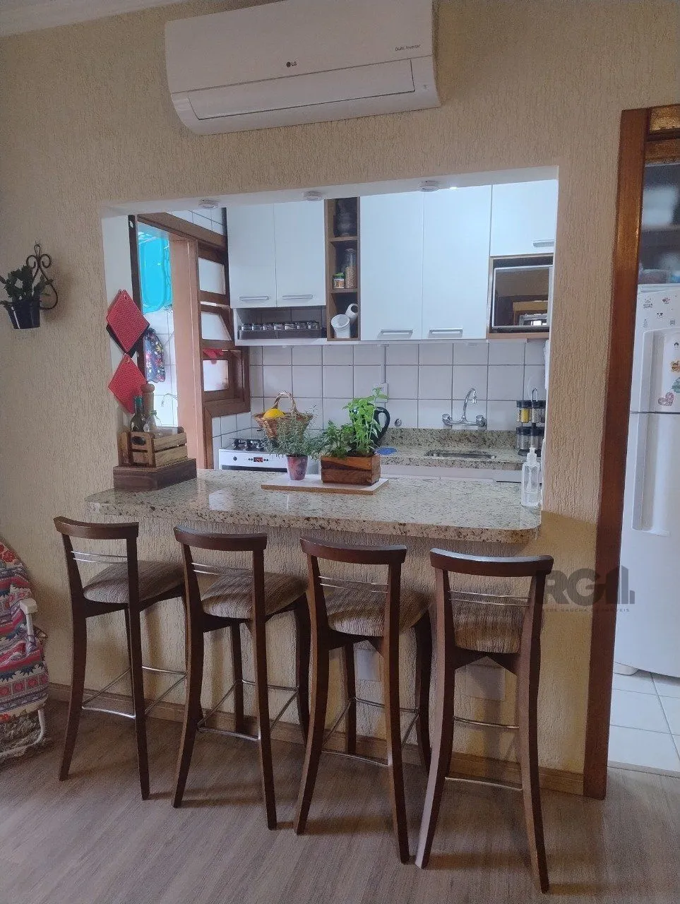 Imagem Apartamento para Venda - 72.98m², 3 dormitórios, suíte e 1 vaga - Menino Deus