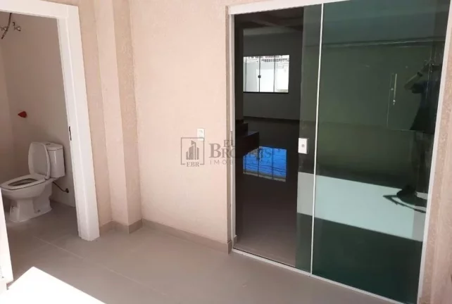 Imagem Sobrado triplex no Centro de Balneário Camboriú.