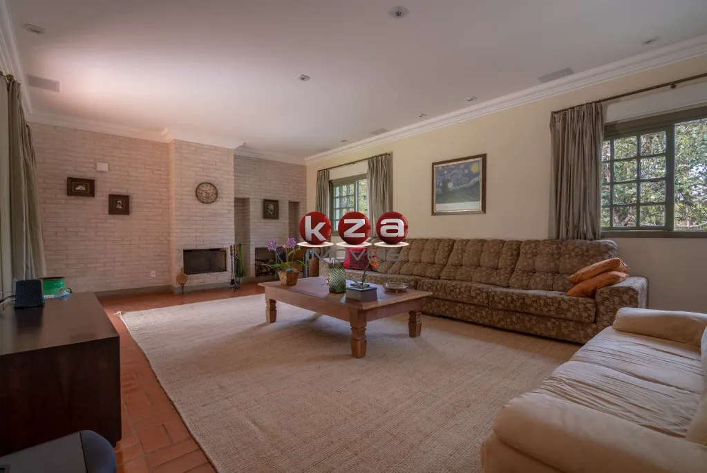 Imagem Imperdível Casa de Luxo à Venda no Centro de Cunha-SP: 6 Quartos, 6 Suítes, 5 Salas, 9 Banheiros, 30 Vagas de Garagem e 1.573 m² de Área