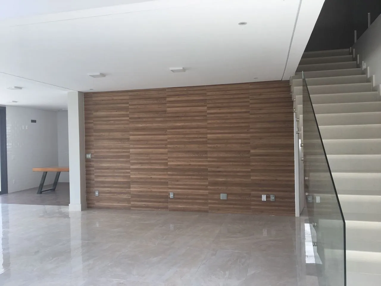 Imagem Luxuosa Residência com 4 Suítes e Área Gourmet Integrada à Venda em Alphaville Nova Esplanada 1