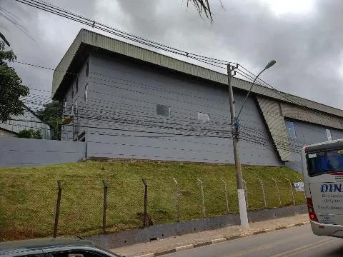 Imagem VENDA E LOCAÇÃO DE GALPÃO INDUSTRIAL EM CAJAMAR/SP, A/T 6.041m² e A/C de 4.000m², com pé direito de 12m e pertinho da Rod. Anhanguera. CONSULTE-NOS.