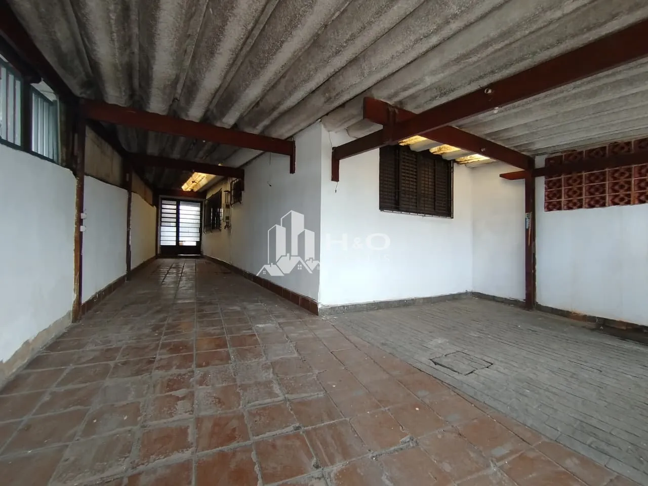 Imagem Casa ampla e muito bem localizada no bairro de Itaquera, próxima ao Shopping Metrô Itaquera e à Estação Corinthians‑Itaquera.