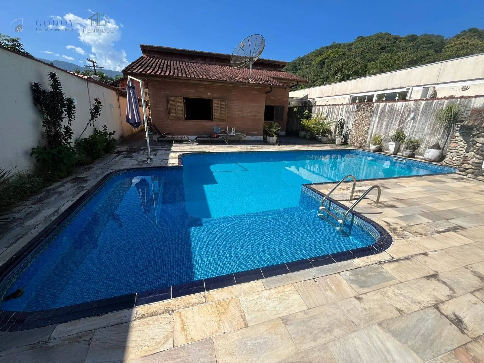 Foto do imóvel Excelente para Temporada: Casa com Piscina em Condomínio Seguro e Tranquilo