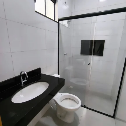 Imagem Casa De 2/4 Com Suite Om Quintal Grande E Otimo Acabamento No Parque Montreal