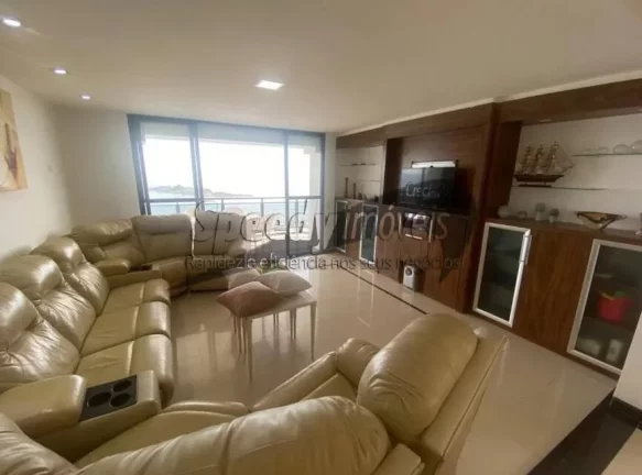 Imagem Apartamento na orla da praia do Guarujá com vista mar.