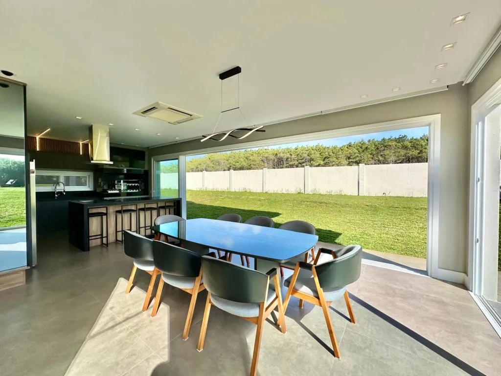 Imagem Casa em Condominio 4 Dormitórios - Bairro Capão Novo