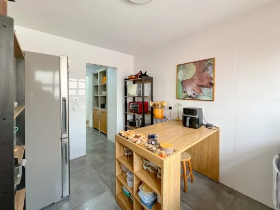 Imagem Apartamento 155M², 4Q, 1 Suíte, 3 Banheiros, 3 Vagas, Sacada, Lavabo, Academia, Piscina, Churrasqueira, Sauna, Quadra, Playground, Depósito, Despensa.