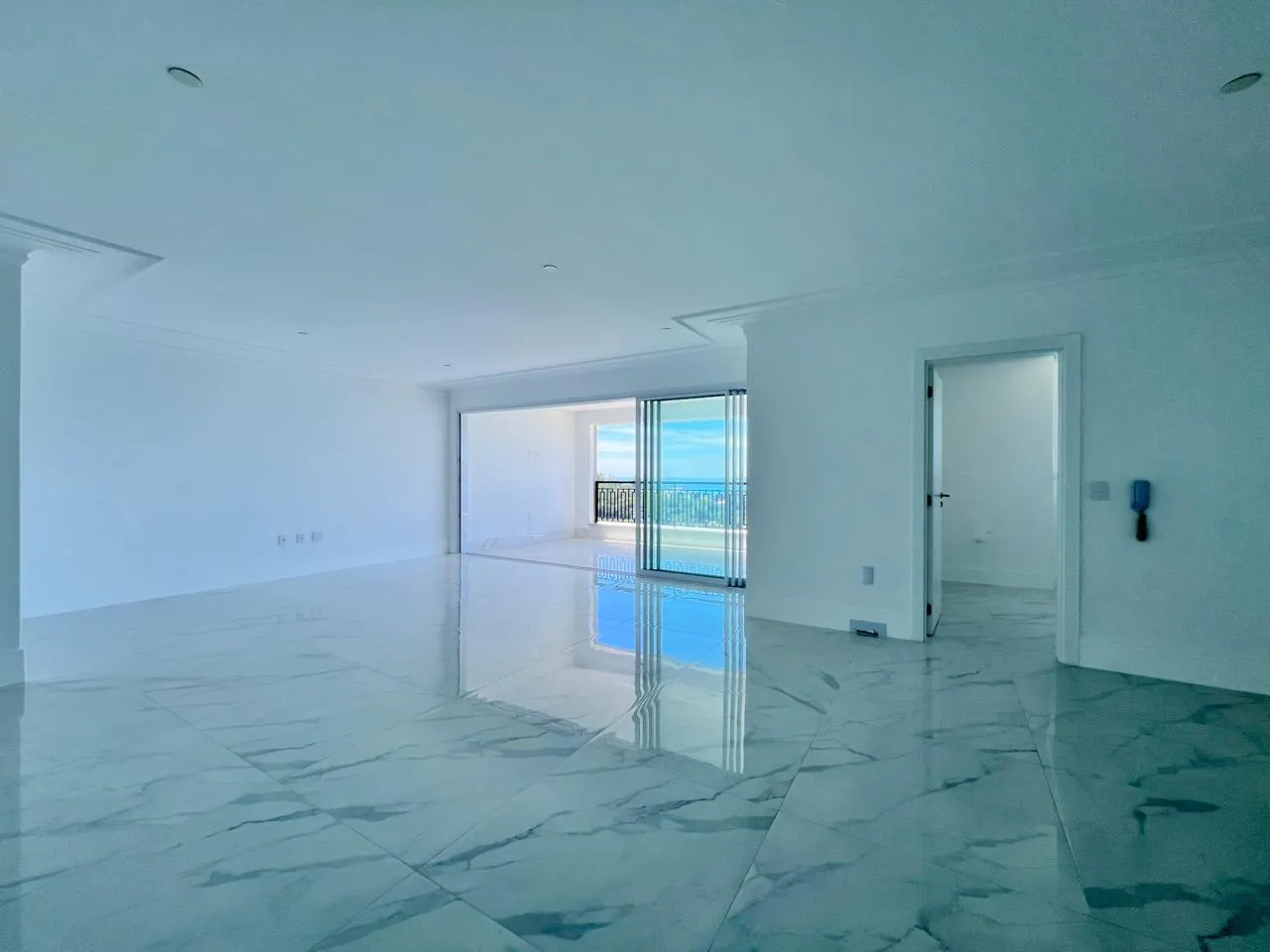 Imagem Apartamento com vista para o mar à venda com 190m2 por R$ 4.048.000,00