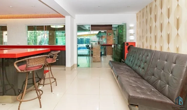 Imagem (PERMUTA) Casa a venda 05 suítes, 06 vagas, piscina, edícula, no Bacacheri em Curitiba PR