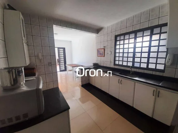 Imagem Sobrado com 3 dormitórios à venda, 270 m² por R$ 1.410.000,00 - Jardim América - Goiânia/GO