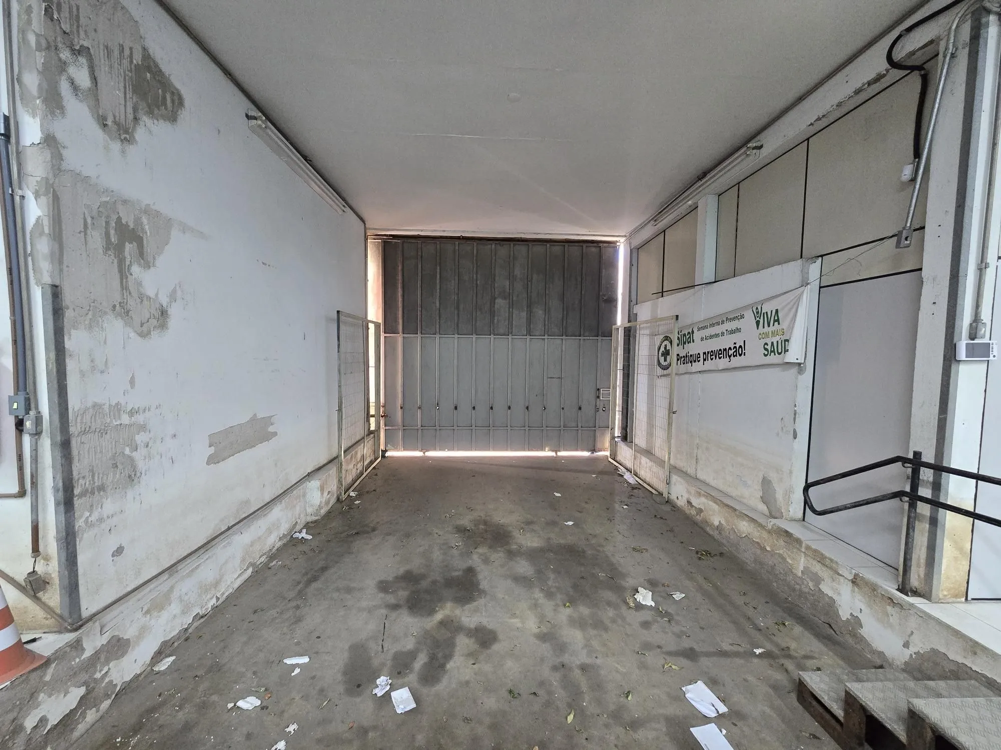 Imagem Galpão Logístico 2.000 m² com Doca e Pé-Direito Alto - Localização Estratégica