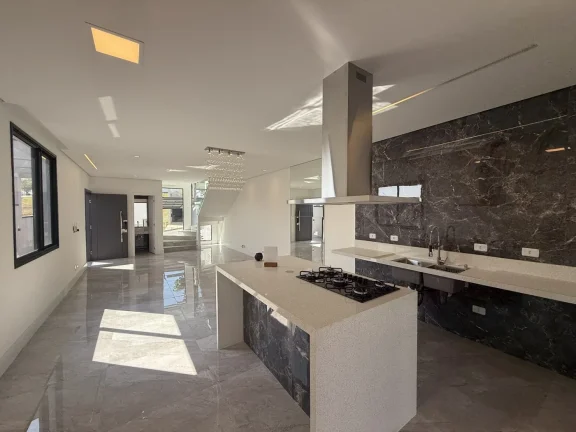Imagem Casa no Nova Jaguarí com 3 Suítes, Piscina e Hidro-massagem.