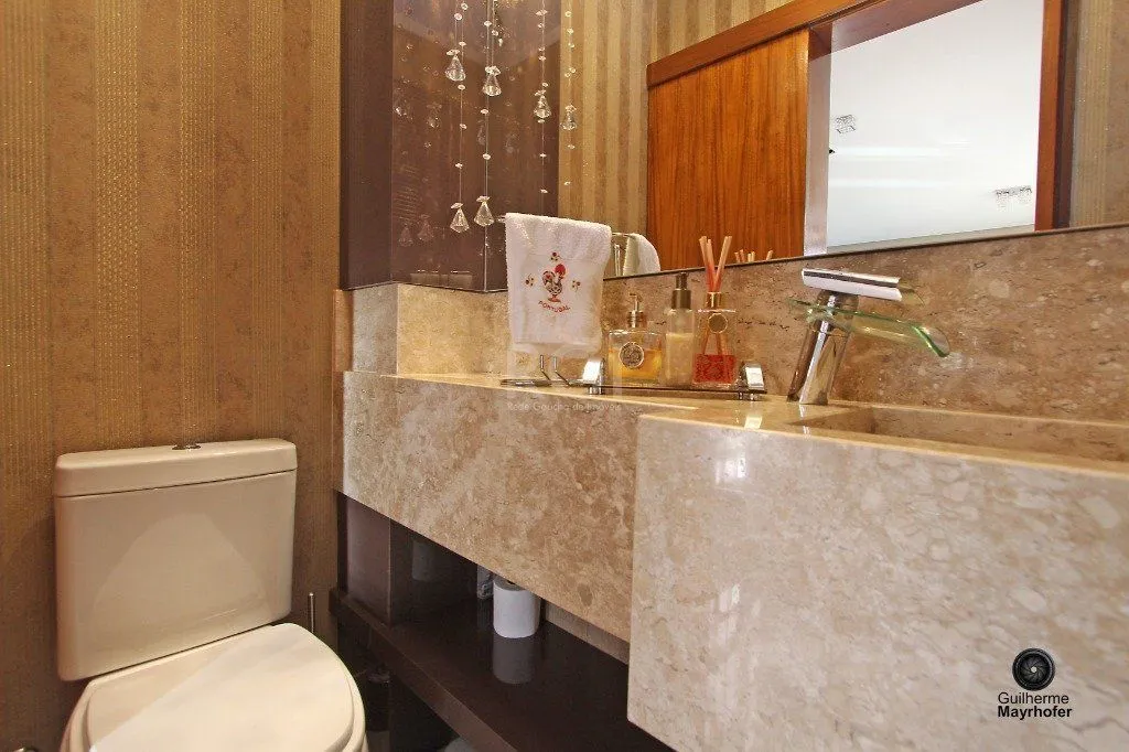 Imagem Casa para Venda - 445.52m², 4 dormitórios, sendo 4 suites, 4 vagas - Teresópolis
