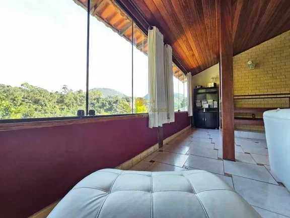 Imagem Casa em Condomínio para Venda em Teresópolis / RJ no bairro Vale Alpino