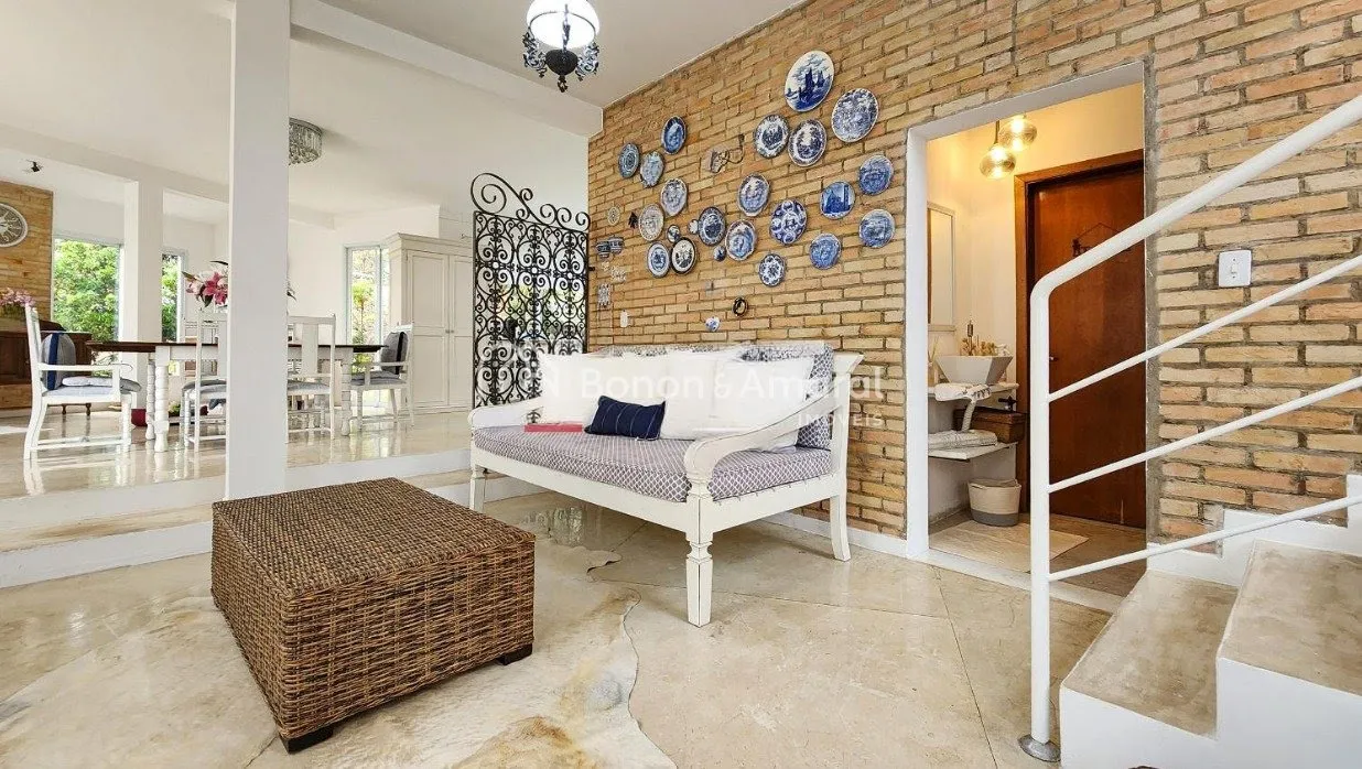 Imagem "Exclusiva Casa de Alto Padrão no Residencial Moinho de Vento - Valinhos/SP com Vista Deslumbrante"