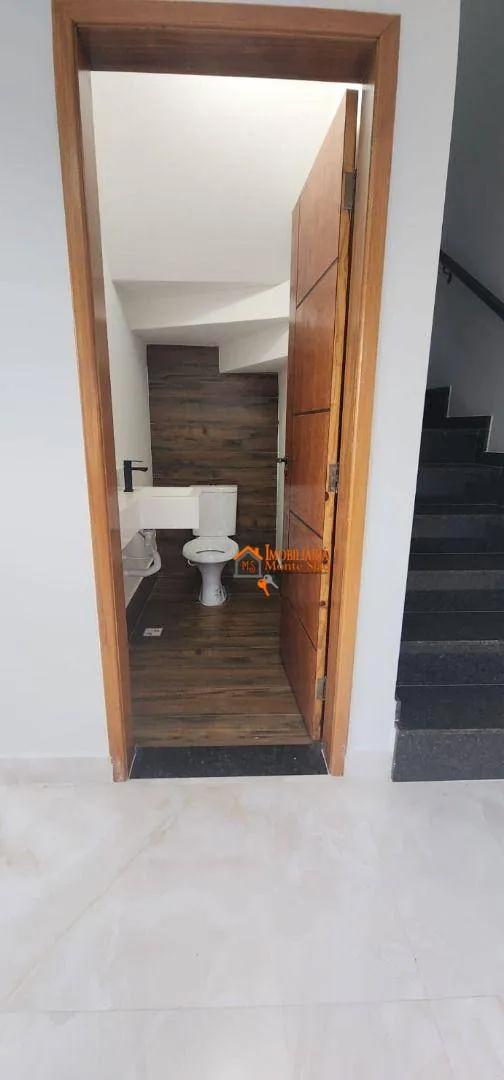 Imagem Sobrado com 3 dormitórios à venda, 186 m² por R$ 930.000,00 - Carmela III - Guarulhos/SP
