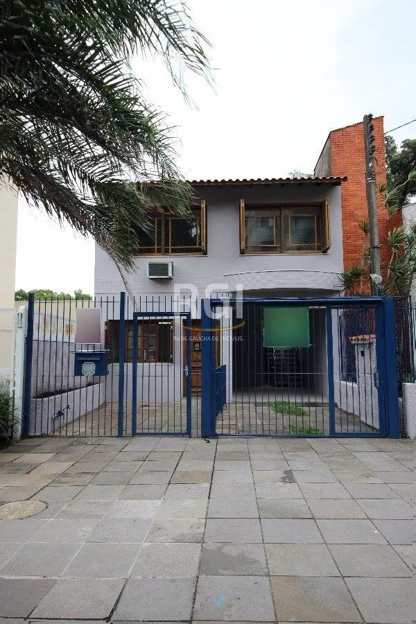 Imagem Casa para Venda - 280m², 3 dormitórios, 2 vagas - Petrópolis